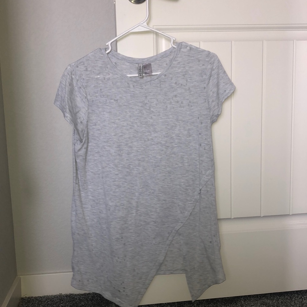 grey shirt
